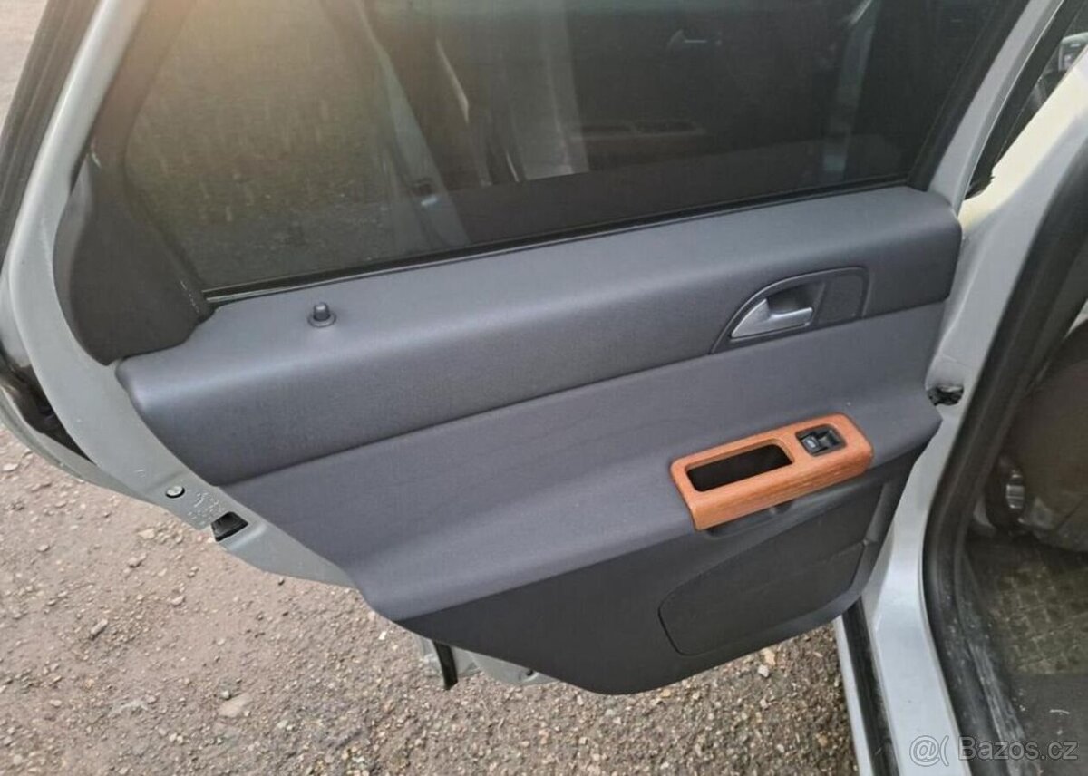 Volvo S40 1,6 D Momentum nafta manuál 80 kw - 9