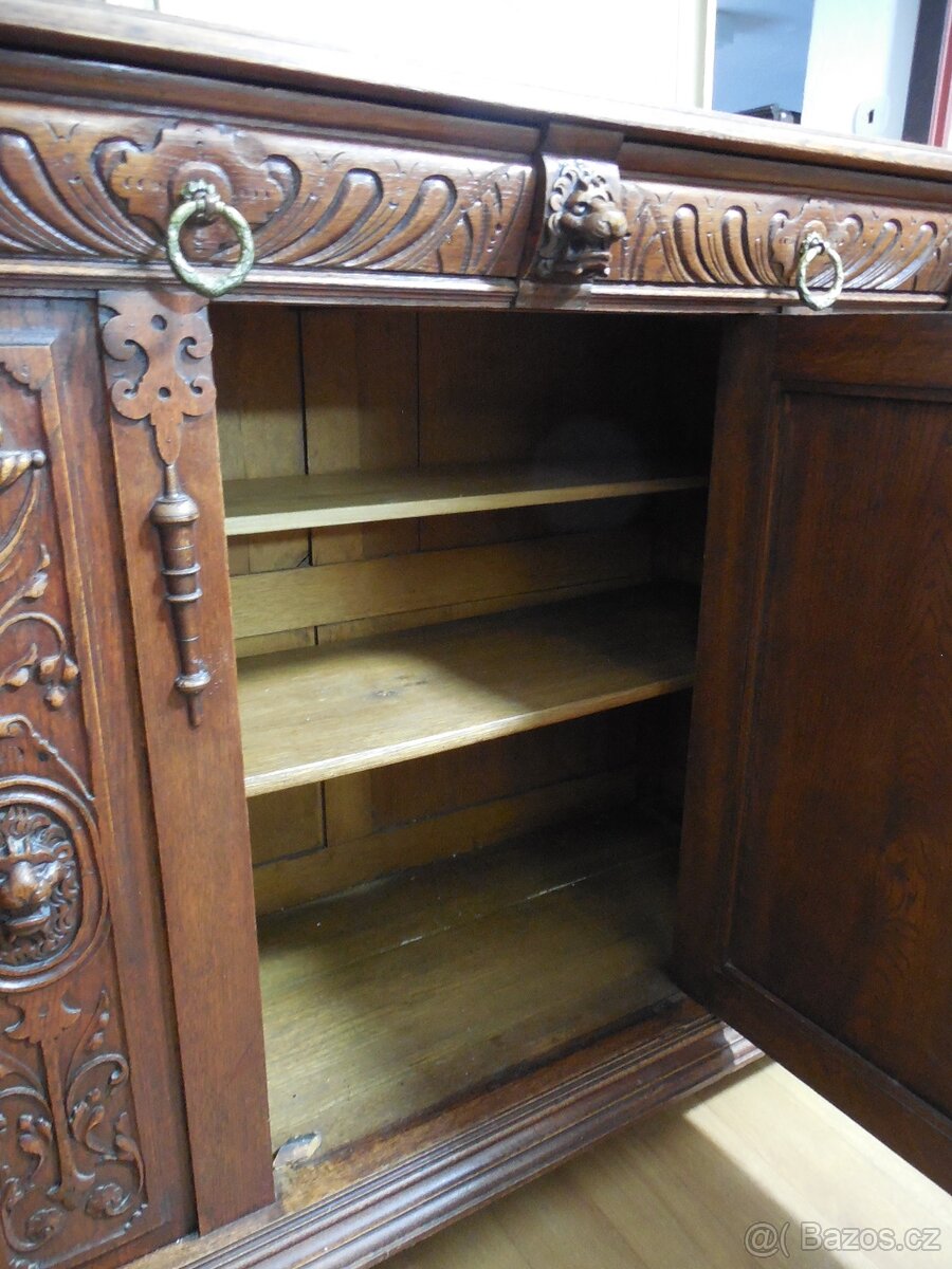 Vyřezávaná skříňka komoda - 9