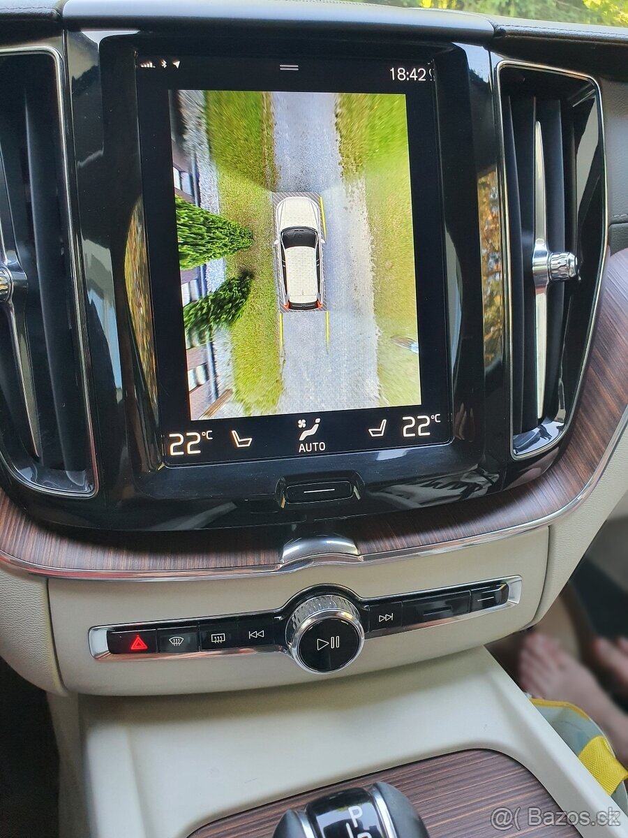 Predám Volvo XC60 D5 - 9