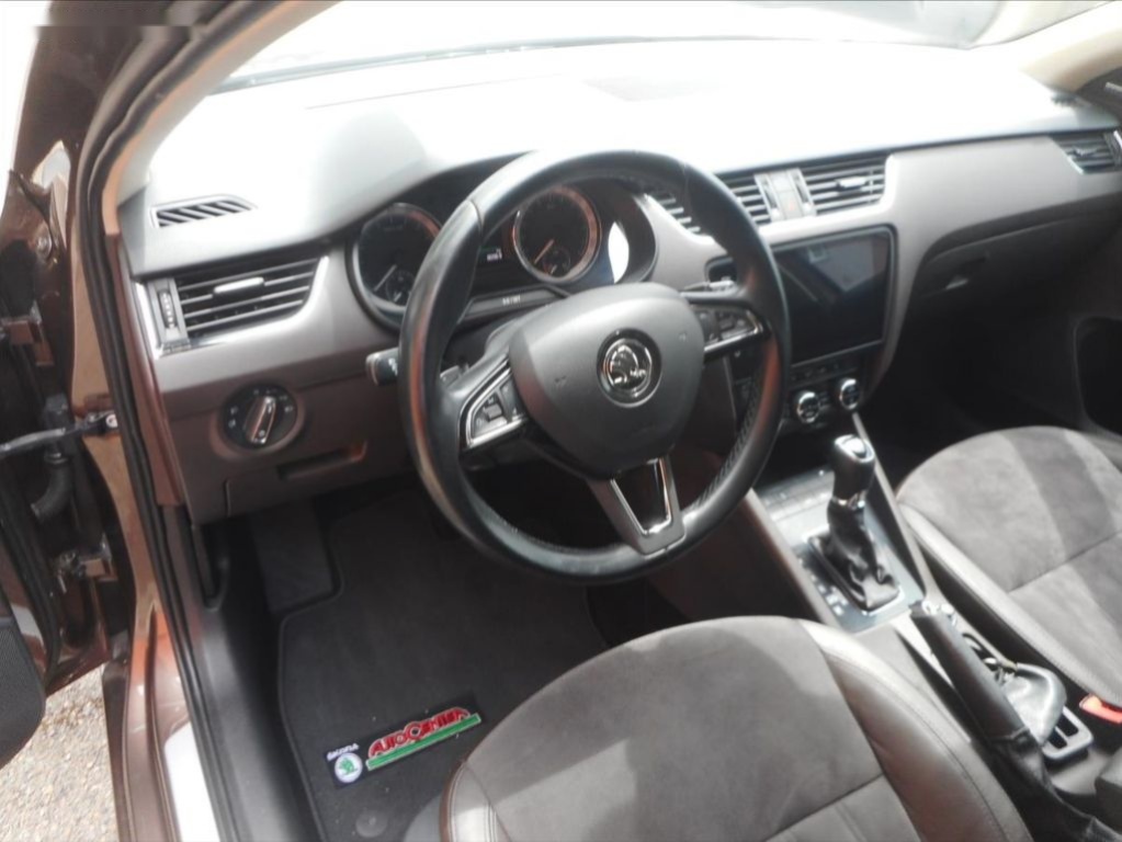 Škoda Octavia,2,0 TDi Laurin&Klement - 9