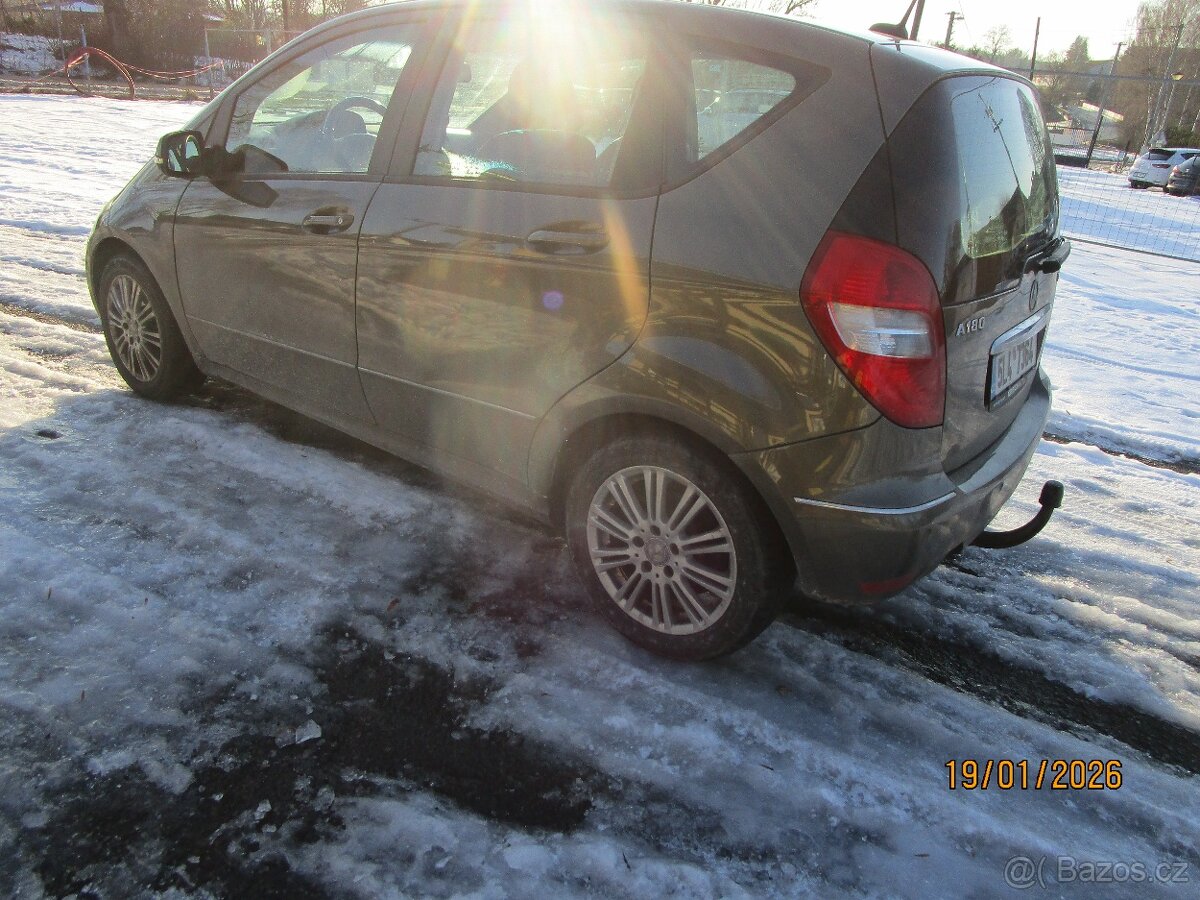 Mercedes- Benz A 180 - 9