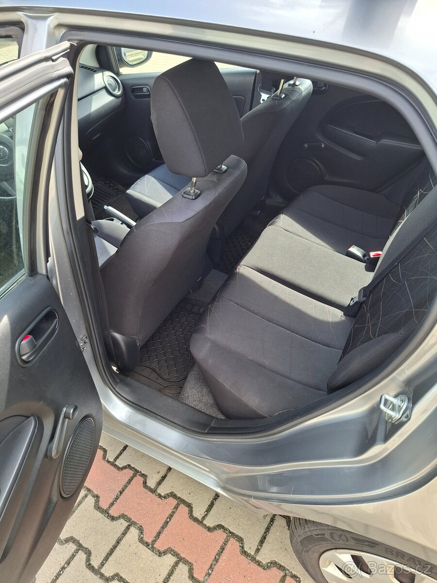 MAZDA 2, 1,3i 55kW (2013) - 9