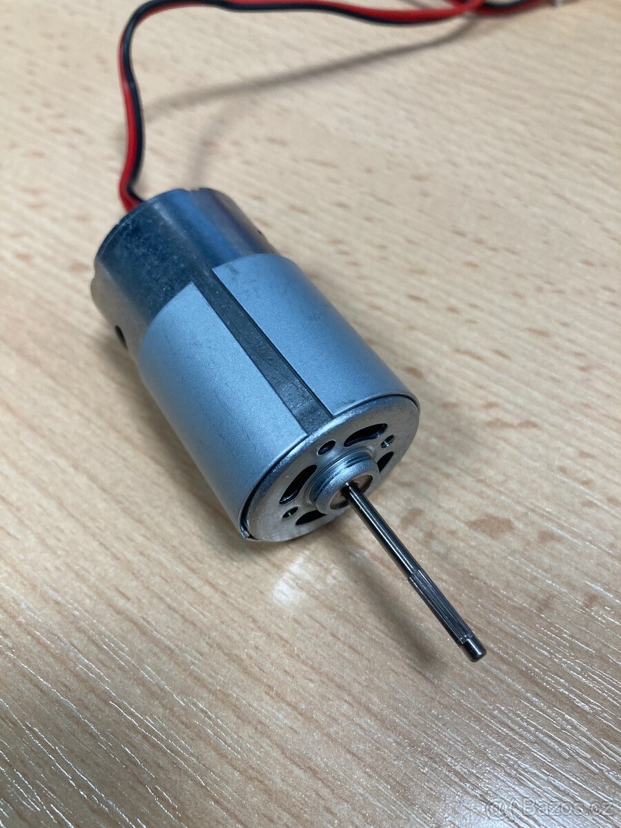 Baterie a příslušenství do zavážecí loďky - 9