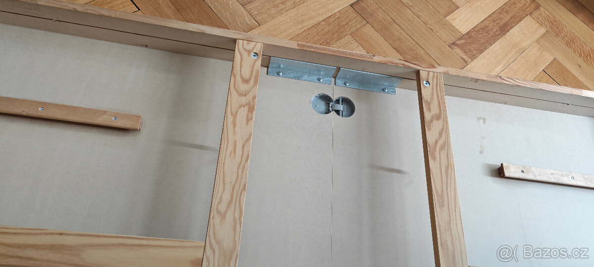 Jídelní rozkládacé stůl a 8 židlí - 9