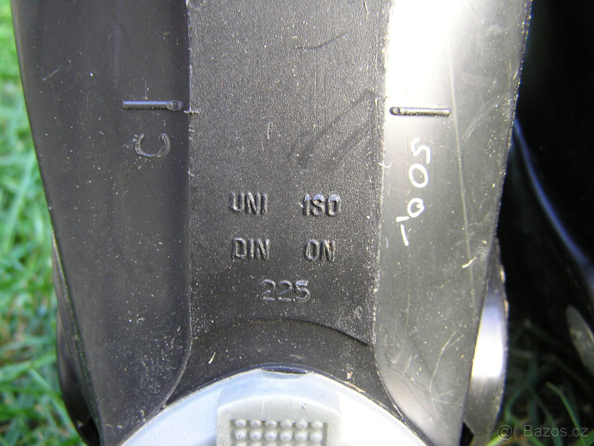 Lyžařský komplet : lyže 118 cm + hůlky + boty + helma - 9