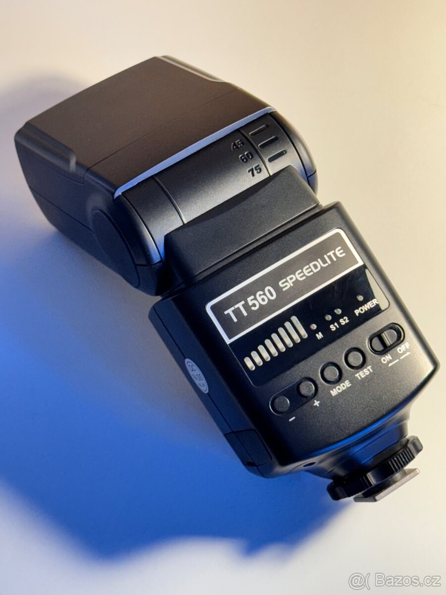 Sony Alpha A7 + objektivy, blesk, brašna, stativ - 9