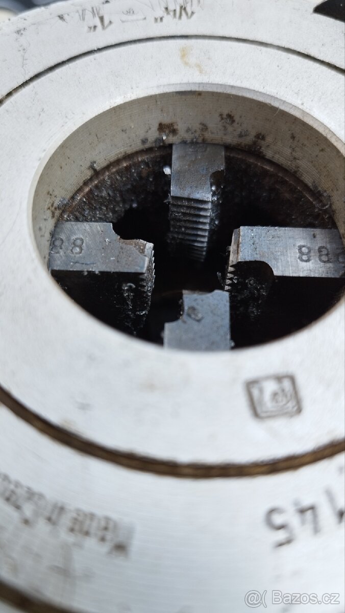 Ruční vrtačka a závitník - 9