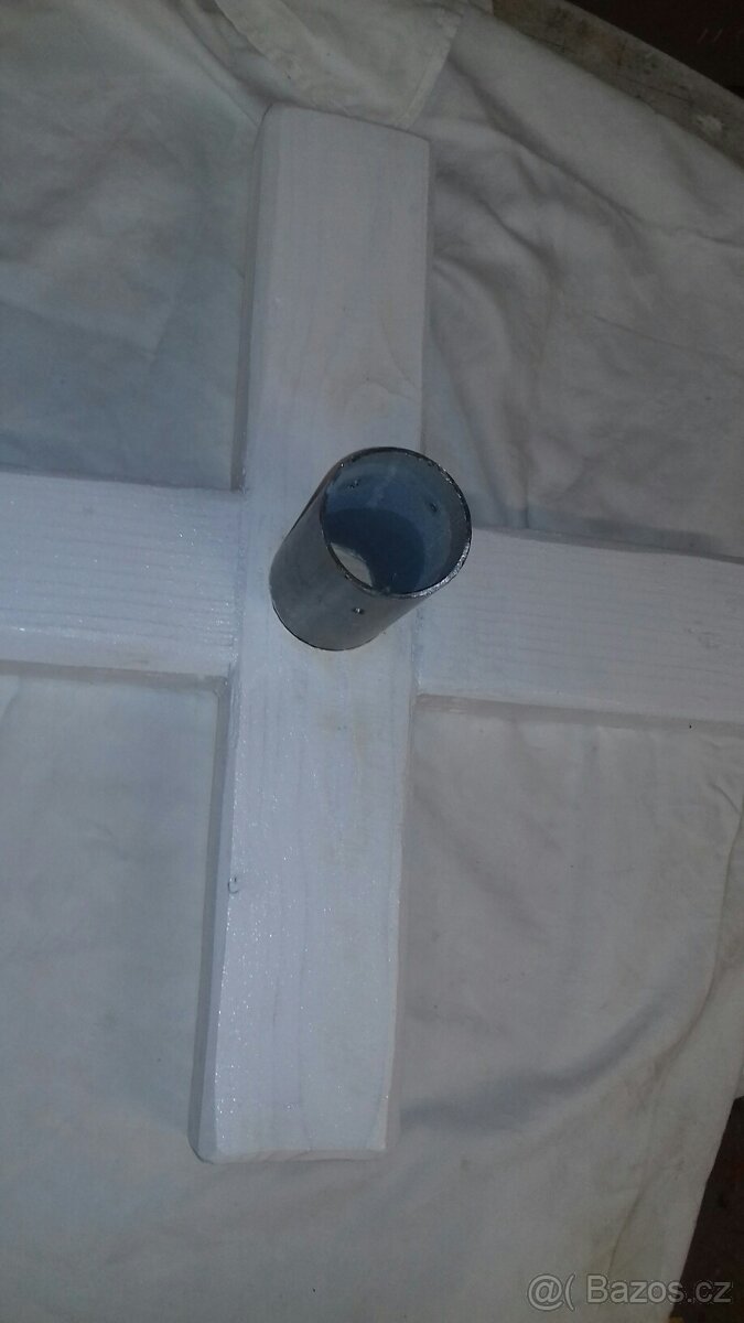 Stojan na vánoční stromek dřevo. 47x47 a 49x49 cm - 9