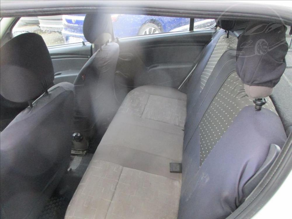 Dacia Sandero 1,4 i - 9