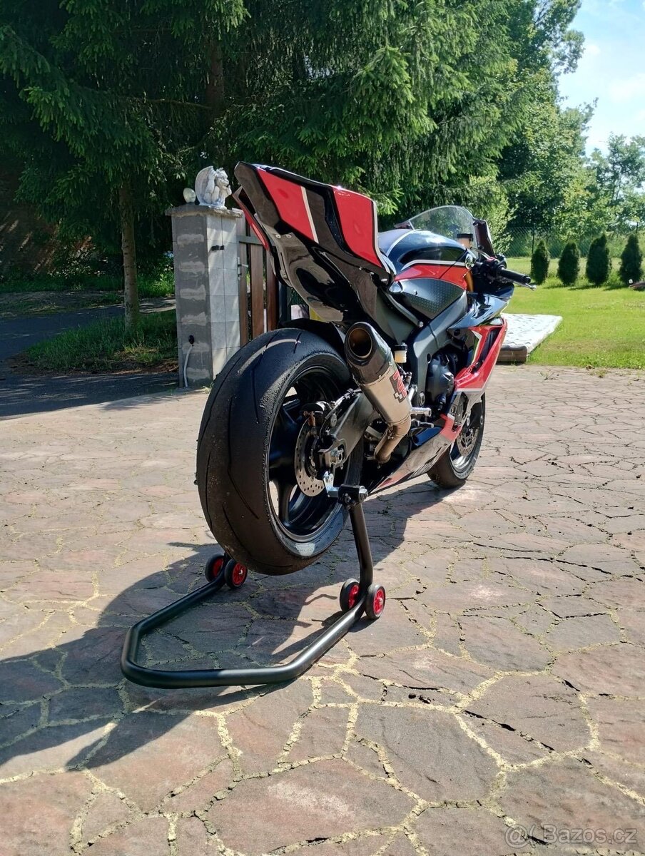 Yamaha R6 rok 2024 - 9