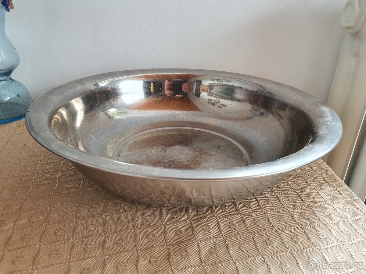 Plechové nádobí a zahradní nádoby - 9