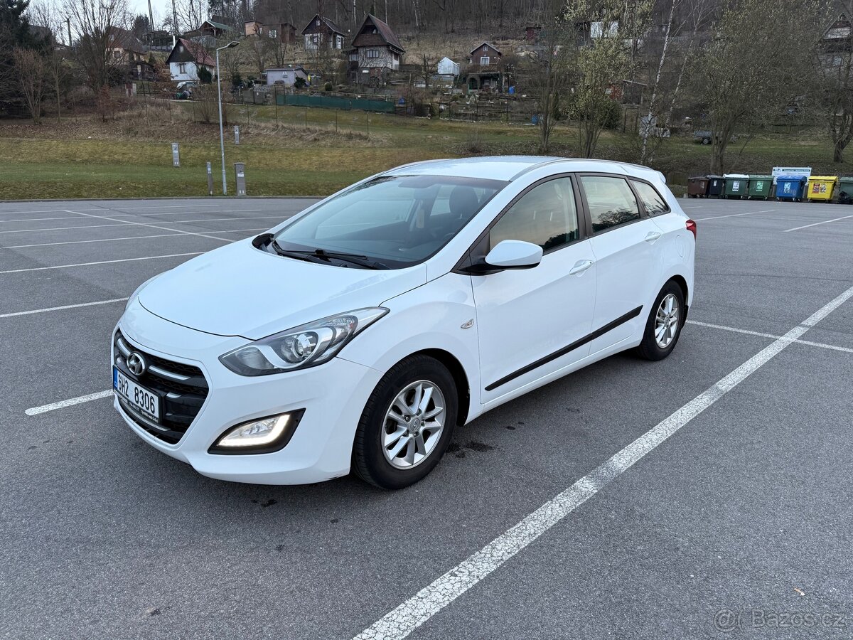 Hyundai i30 kombi 1.6 crdi - nafta, kupován v ČR, super stav - 9