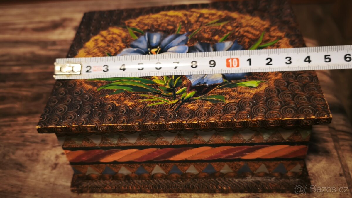 Dřevěná, malovaná šperkovnice/krabička. - 9