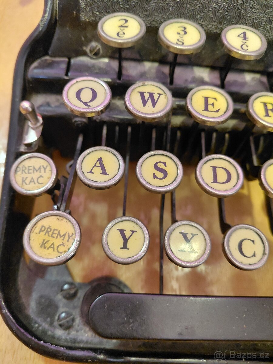 Historický psaci stroj Corona - 9