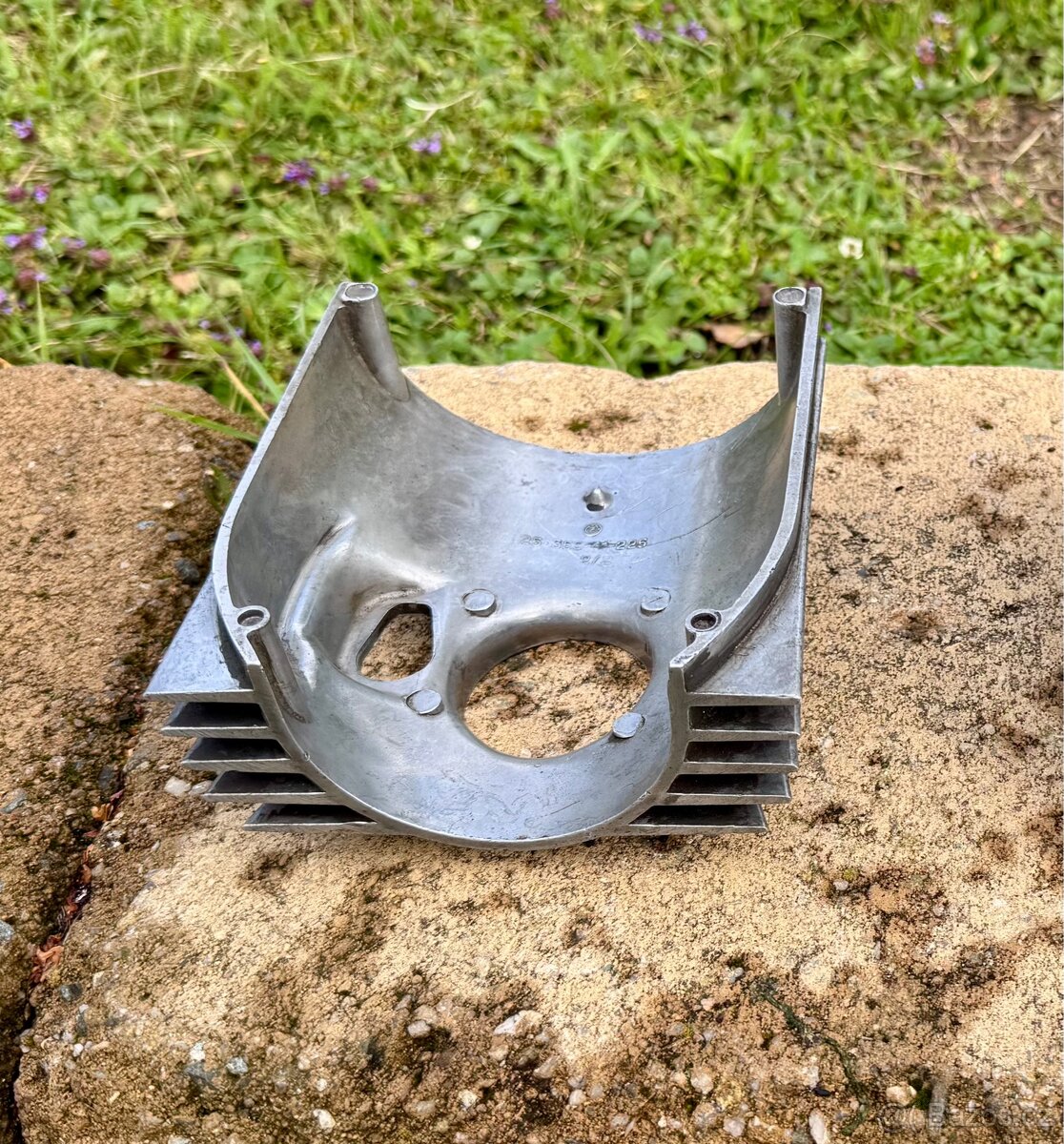 ČZ 125 175 250 - kryt karburátoru - 9