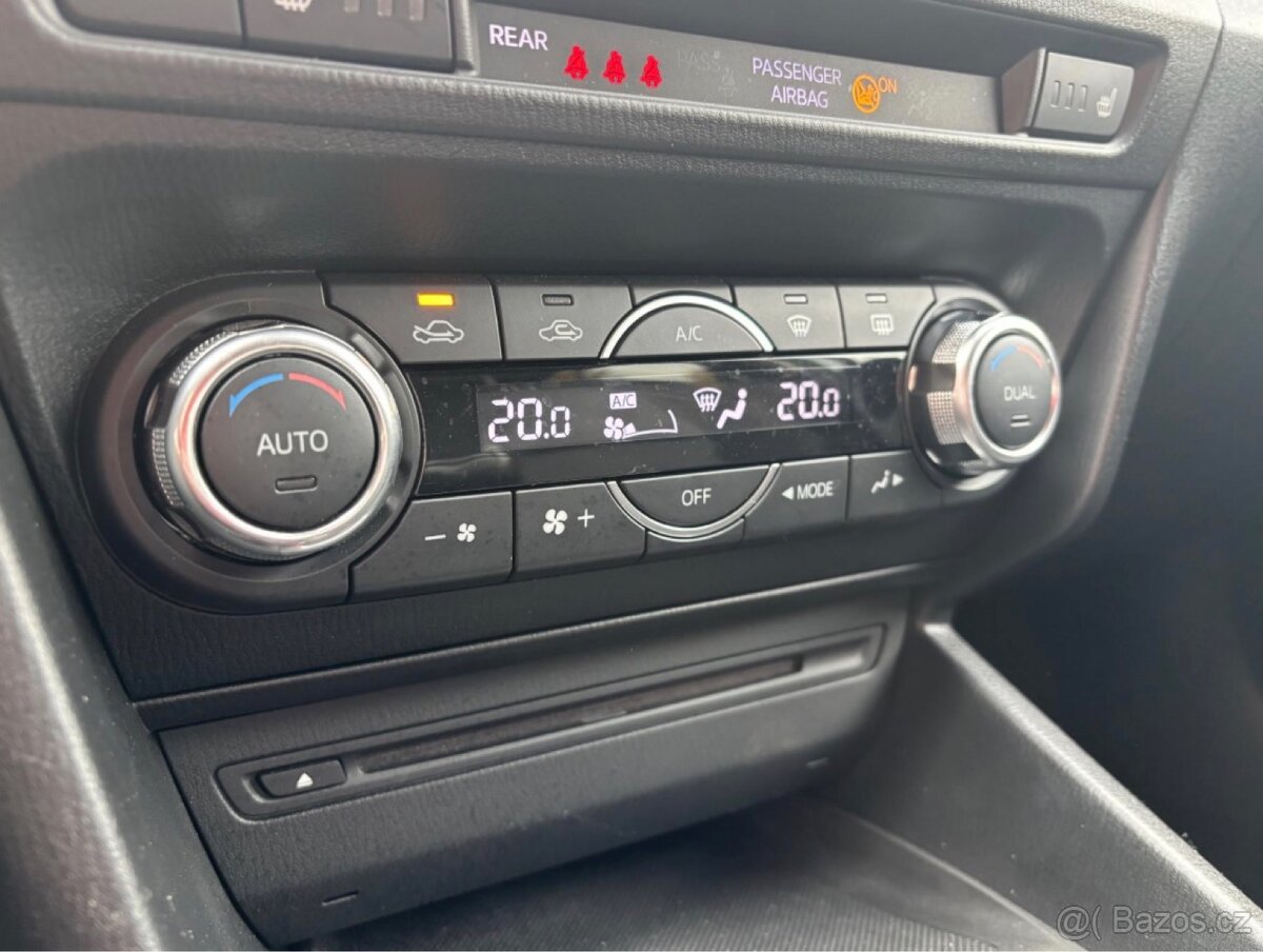 MAZDA 3 2.0 88 KW - JEN 52 000 KM - BENZÍN - 9