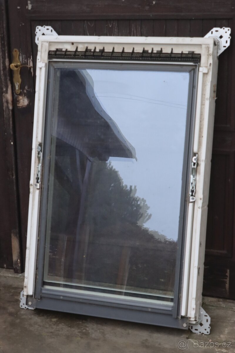 Prodám dvě střešní okna VELUX 78 X 118 cm - 9