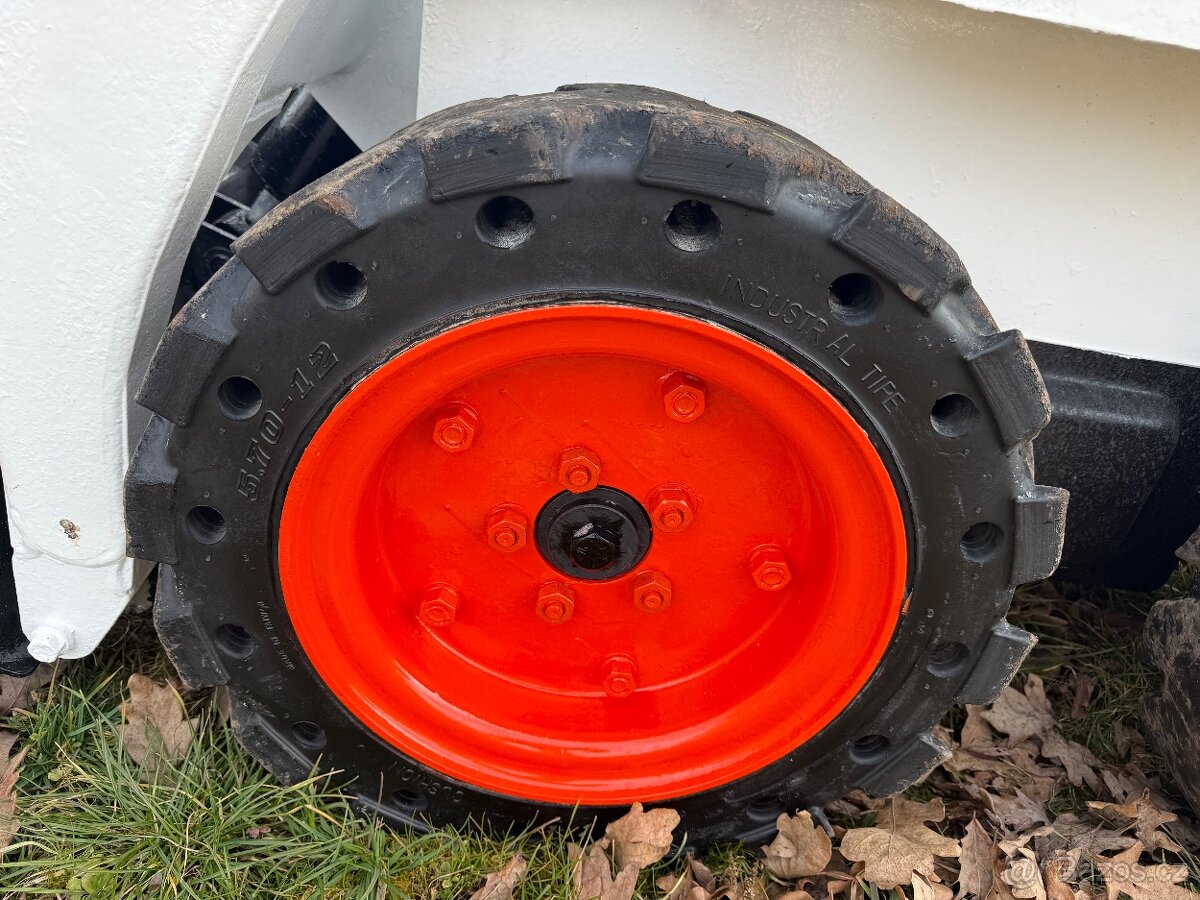 Bobcat S70 smykový nakladač - 9