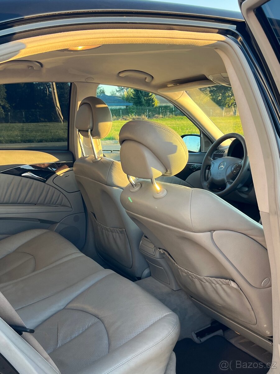 Mercedes E320 - 9