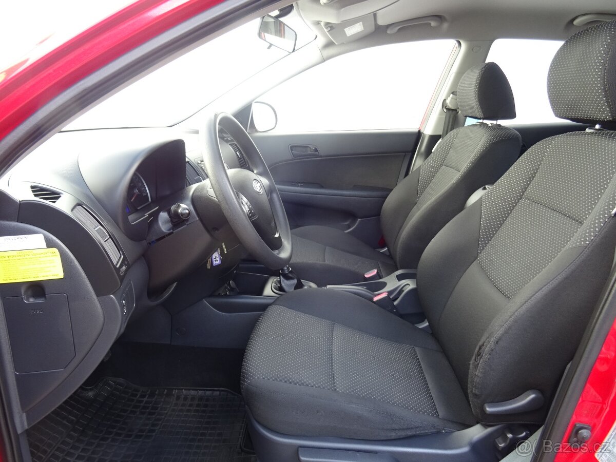 Hyundai i30 1.4i,80kW,NovéČR,s.kniha,klima, - 9