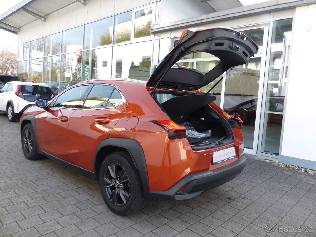 Lexus UX 200 Launch Edition 4x2 - navi,LED,temp,vyh.s,171 PS - 9