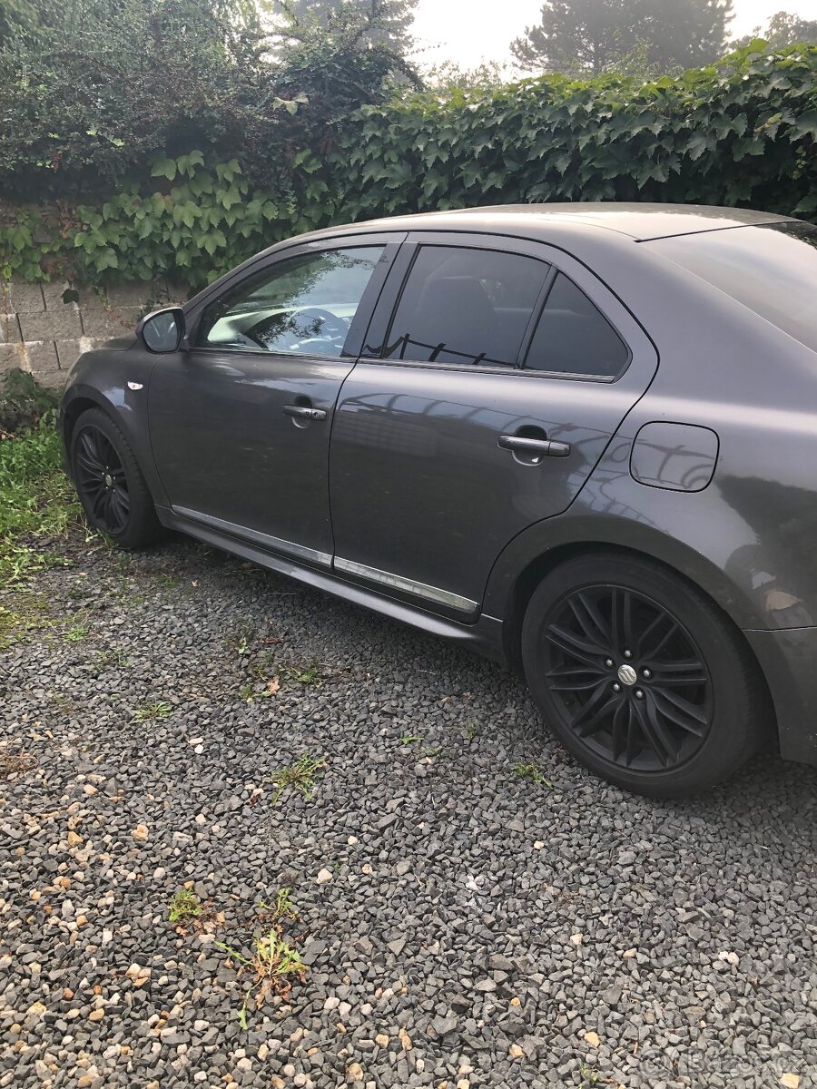 SUZUKI Kizashi 4X4 - 9