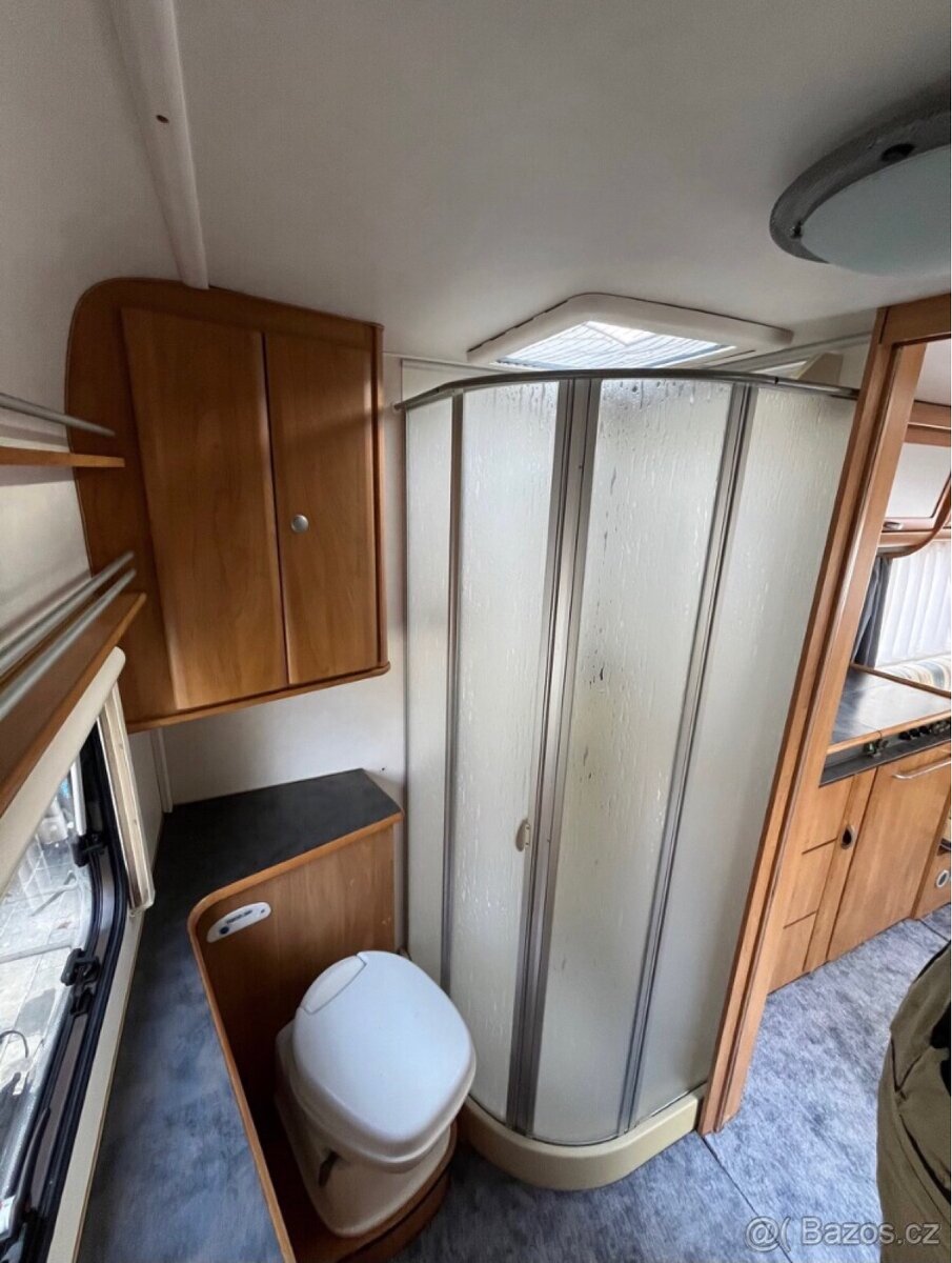 Karavan Hymer Eriba Nova 470A, velká koupelna,prostorný - 9