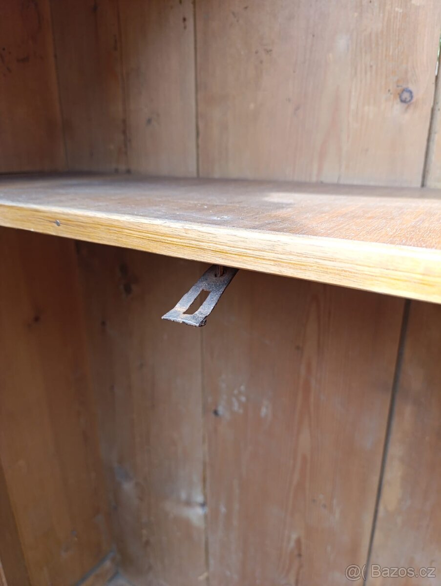 Starožitná skříň - 9