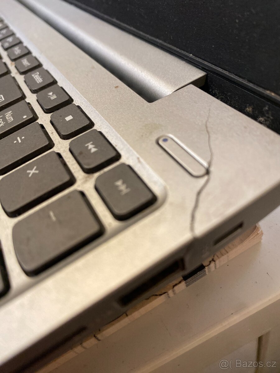 Lenovo IdeaPad 330-15IKB notebook - 9