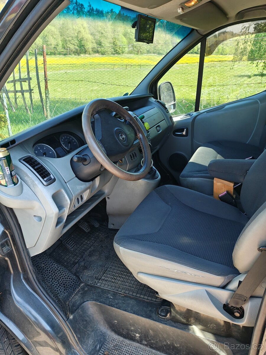 Opel Vivaro 2,0CDTI, rok 2008 - 9