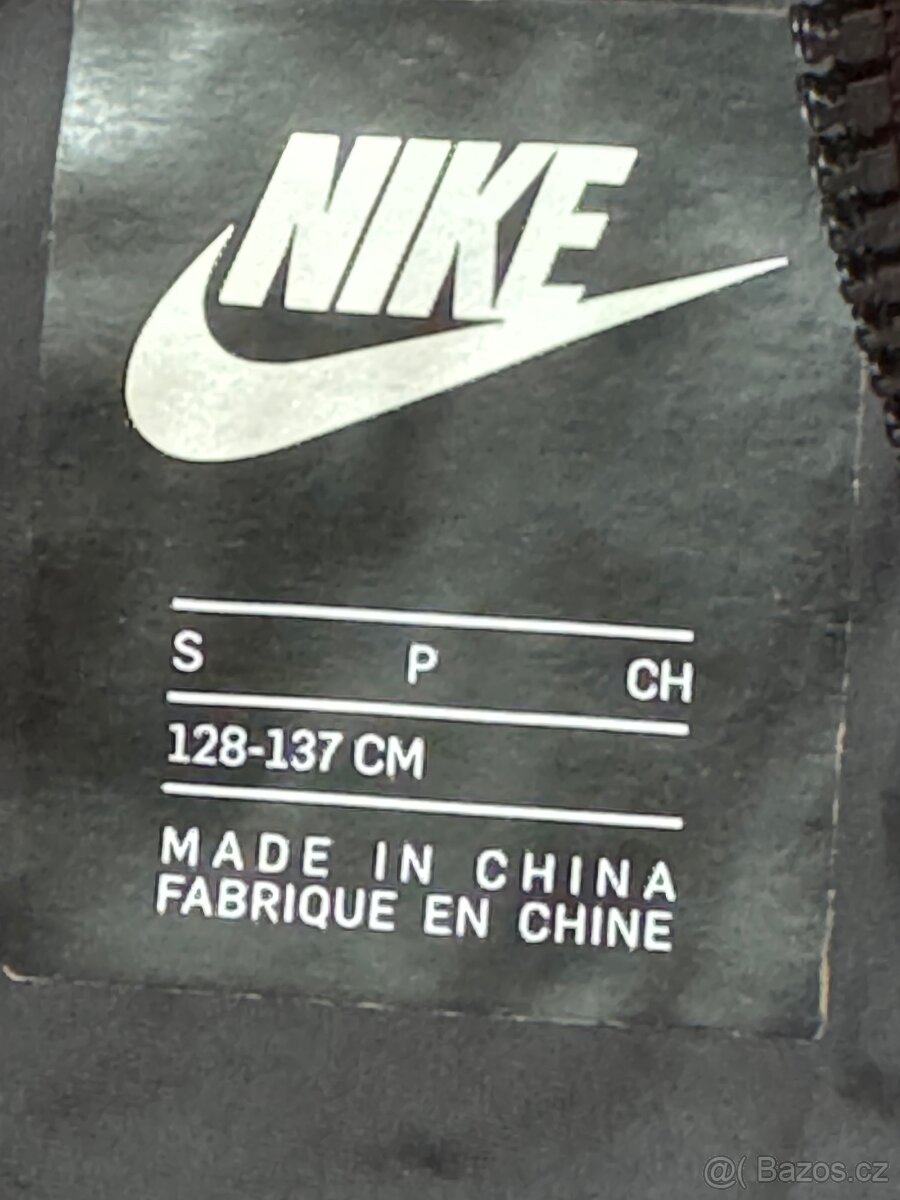 Zimní bundy NIKE a 4F - 9