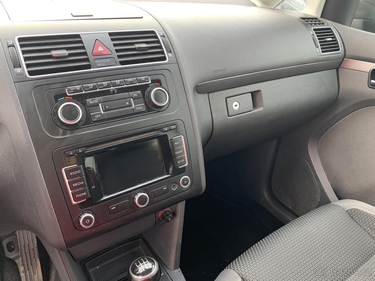 Volkswagen Touran 1.6TDi , 77 kW nafta, 2011 - 9