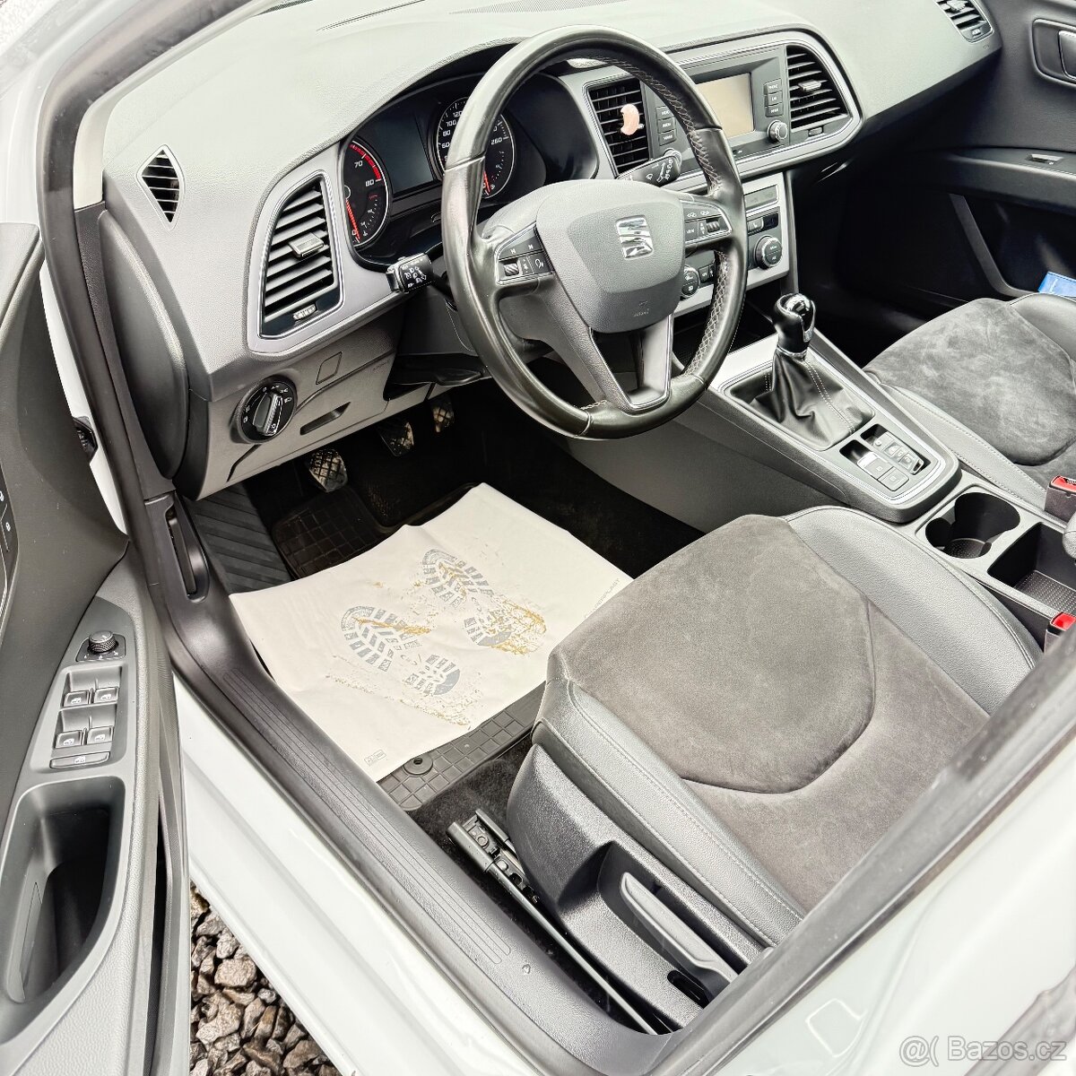 SEAT LEON STYLE 2018 laser white TOP STAV - 9