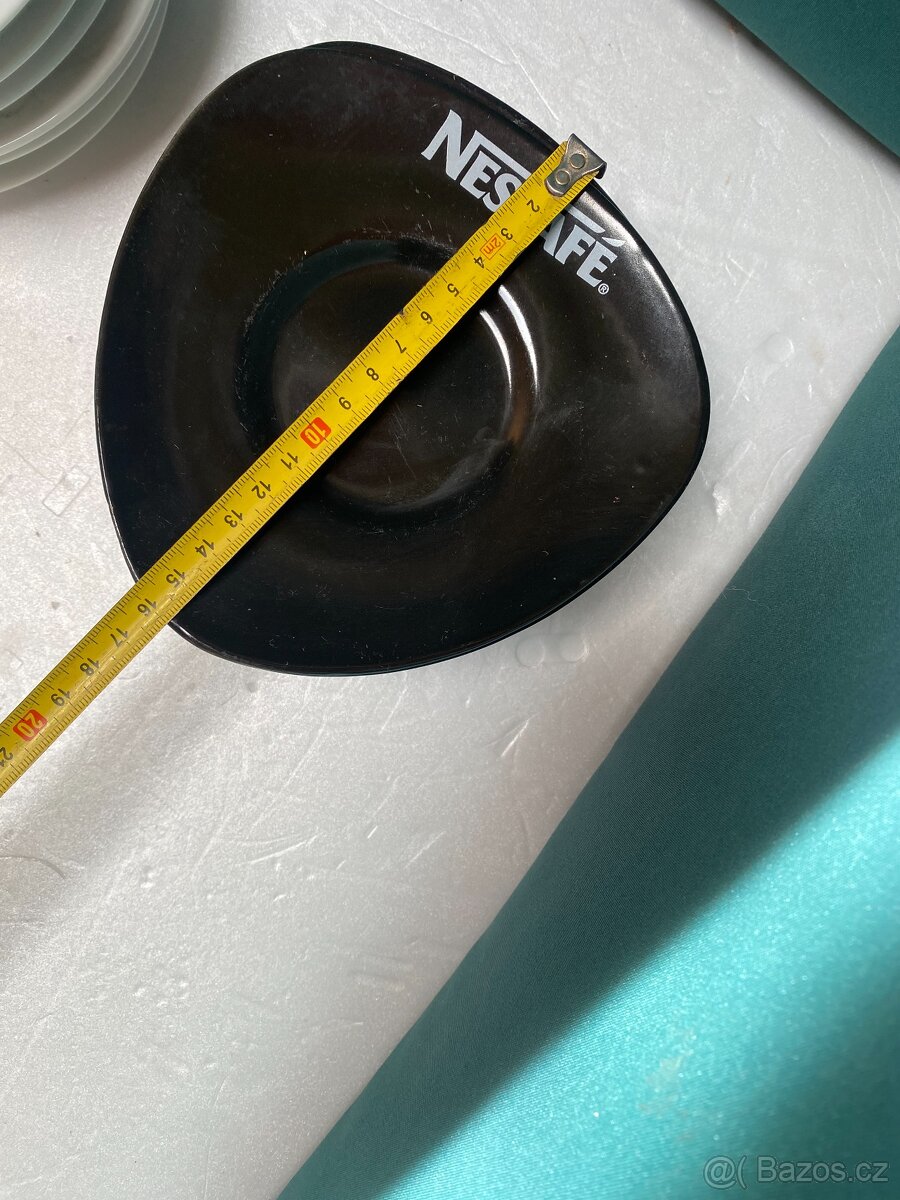 podšálků, sklenic a pizzových talířů - 9