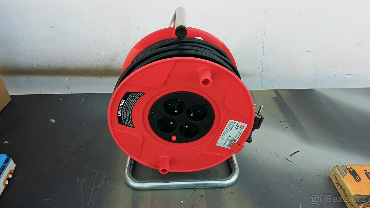 Měděné kabely různé délky. - 9