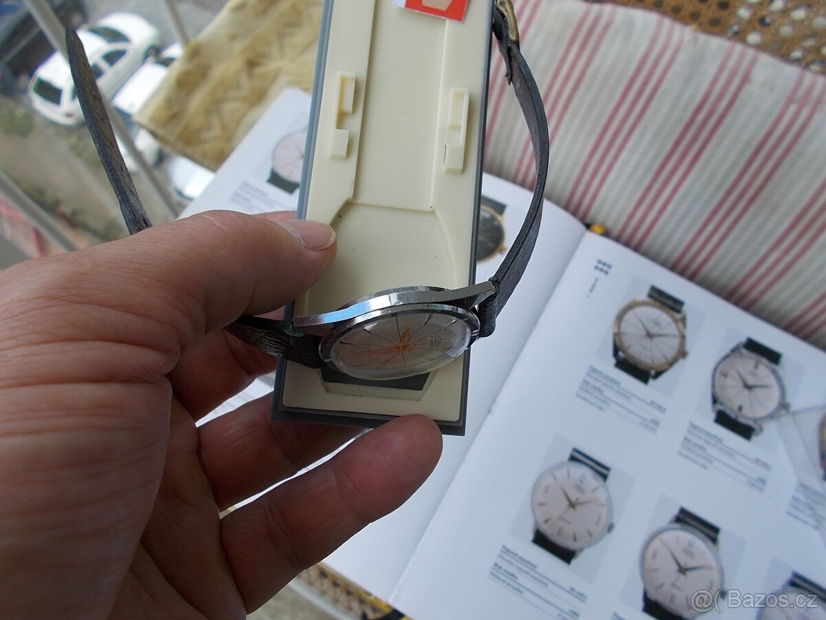 vzacne funkcni tezko sehnatelne hodinky prim šipky rok 1965 - 9