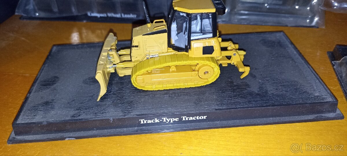 Modely vláčku a bagru - 9