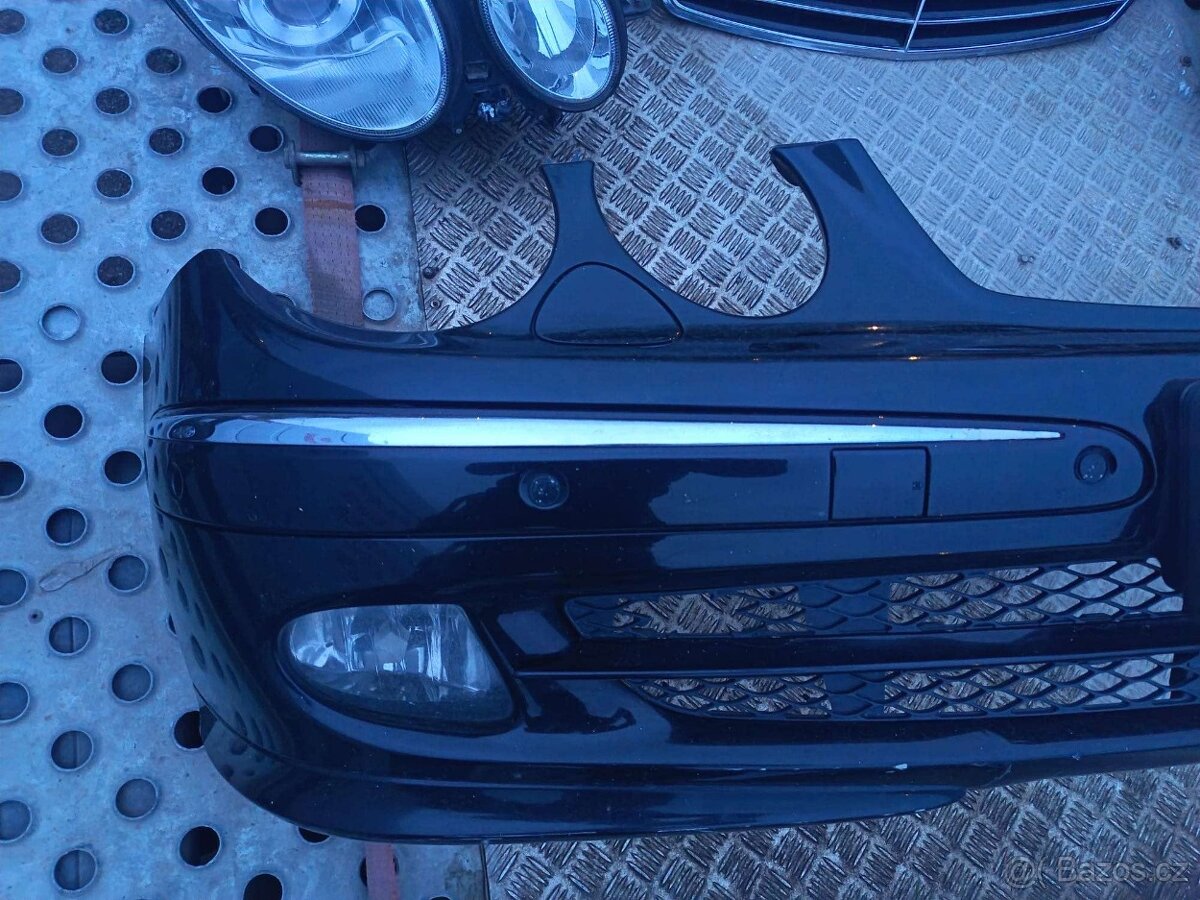 Předek Mercedes W211 před FL - 9