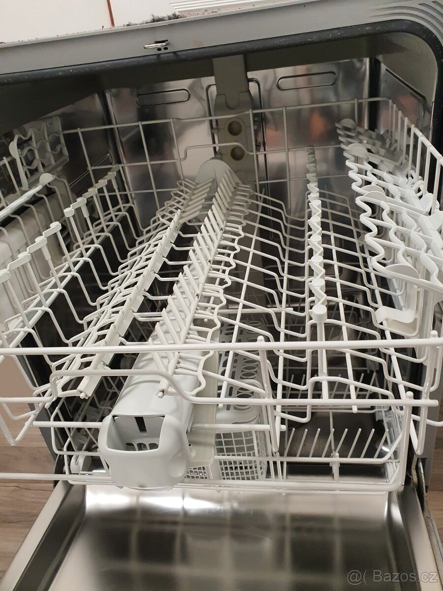 A+ myčka pod pracovní desku Electrolux s dovozem - 9