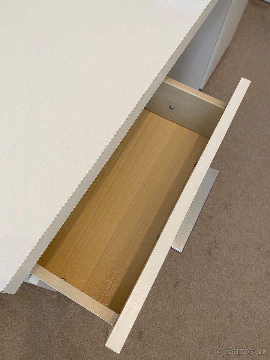 BÍLÝ PSACÍ STŮL - 9