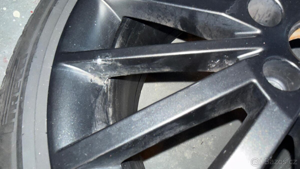 Alu kola Škoda Octavia 3 originál zimní pneu Pirelli 6,5mm - 9