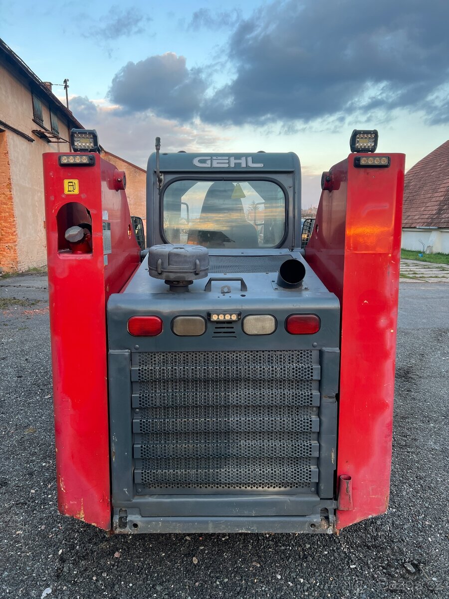 Smykový nakladač GEHL 6640 - servis za 150t Kč hotový - 9