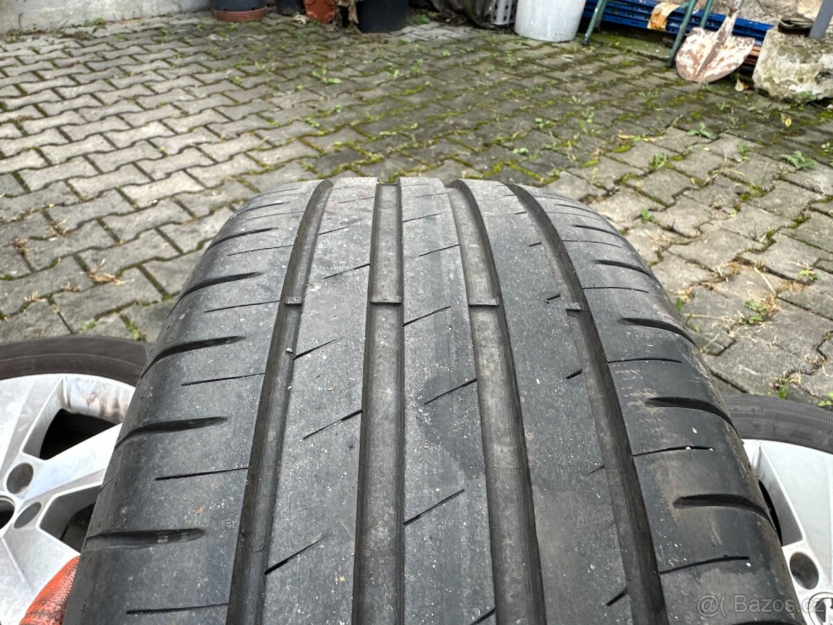 ŠKODA ORIGINÁL ALU - 205/55 R16 - 9
