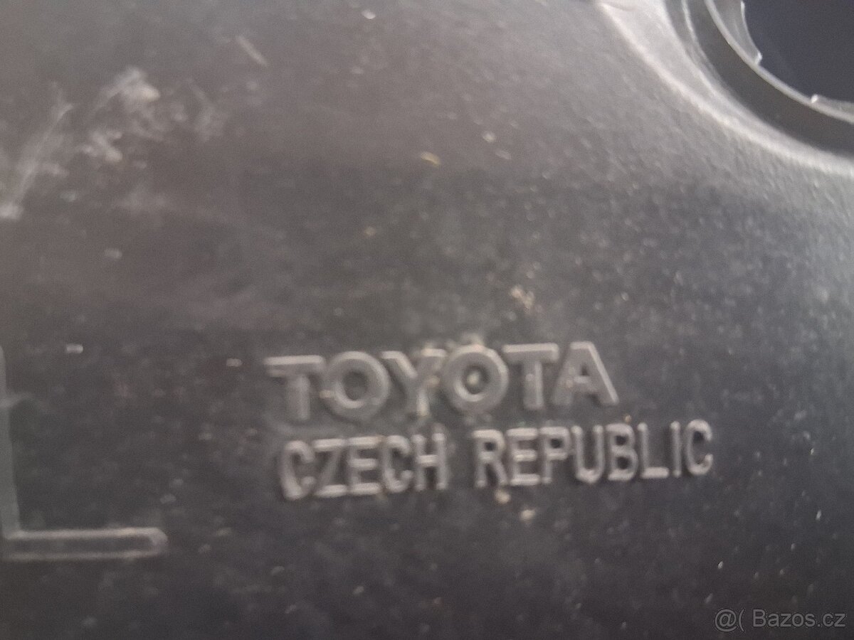 Toyota yaris predni svetlo - 9