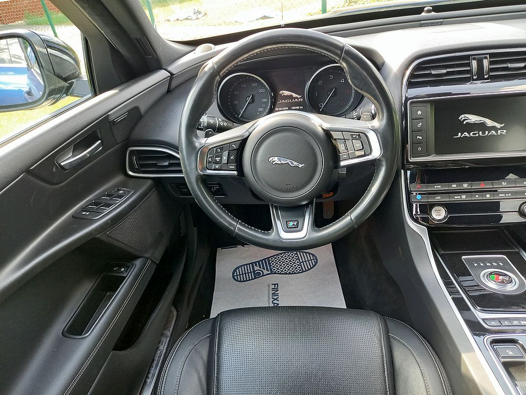 Jaguar XE 2.0D R-Sport Klima+Automat+Navi - 9