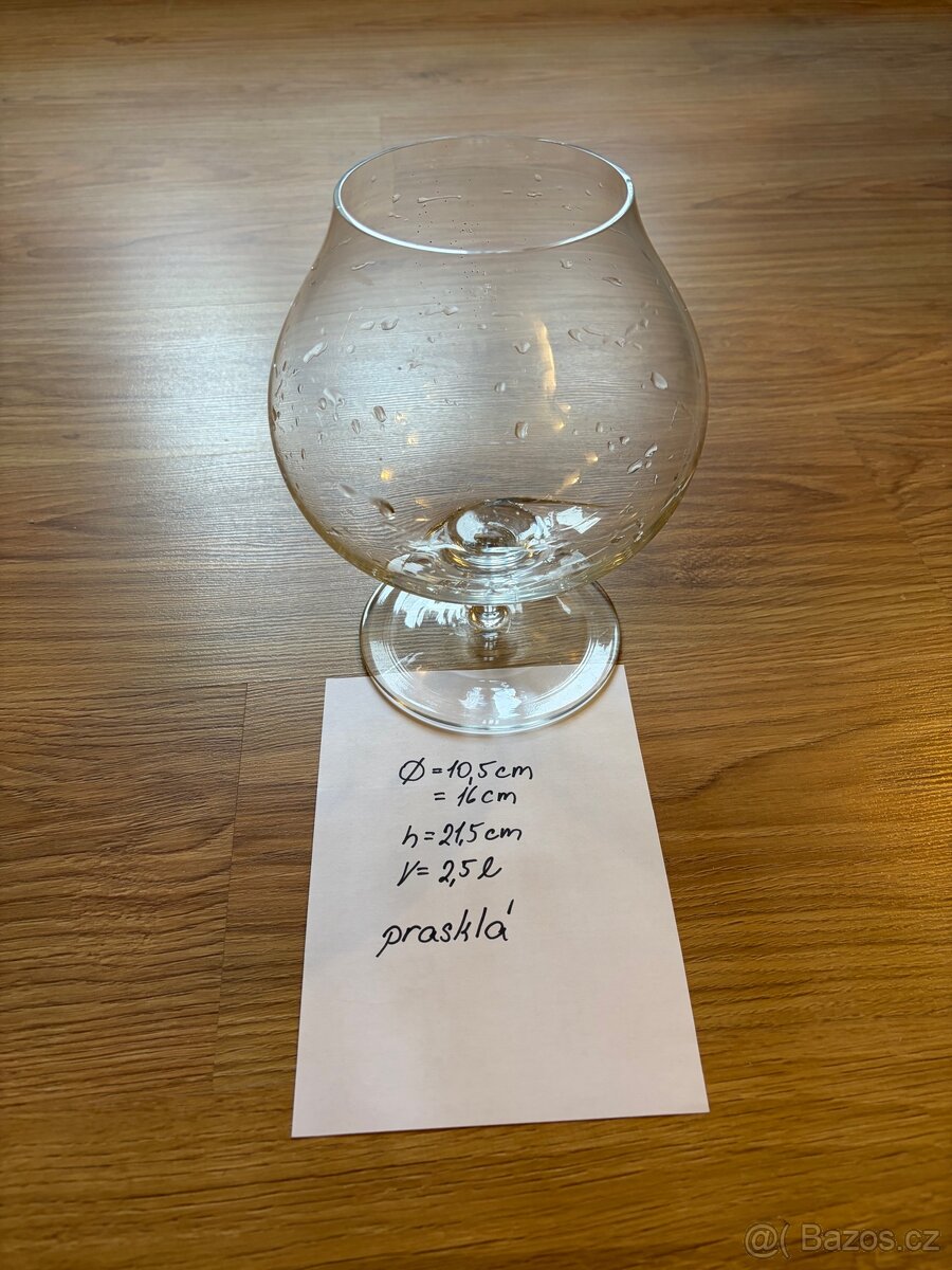 Obří skleněné číše - 9