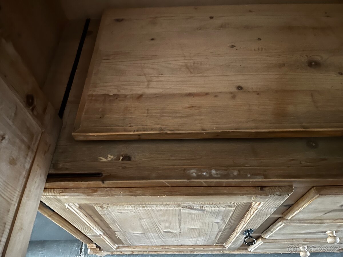 Dřevěná skříňka - 9