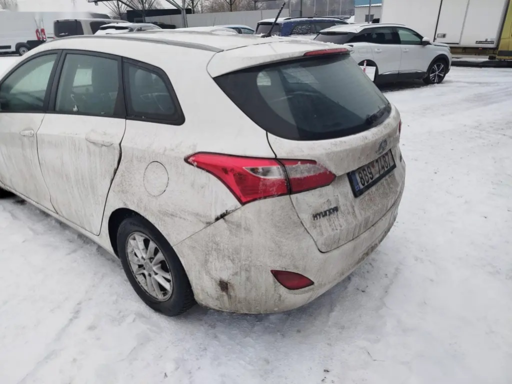 Hyundai i30, Kombi 1.4i 73kW Bourané - 9