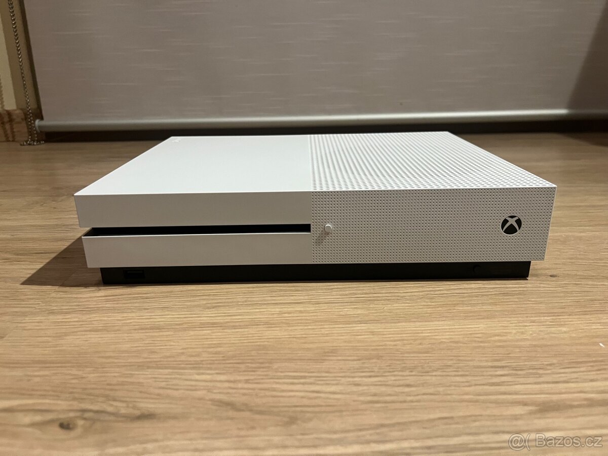 Xbox One S 1TB - 9