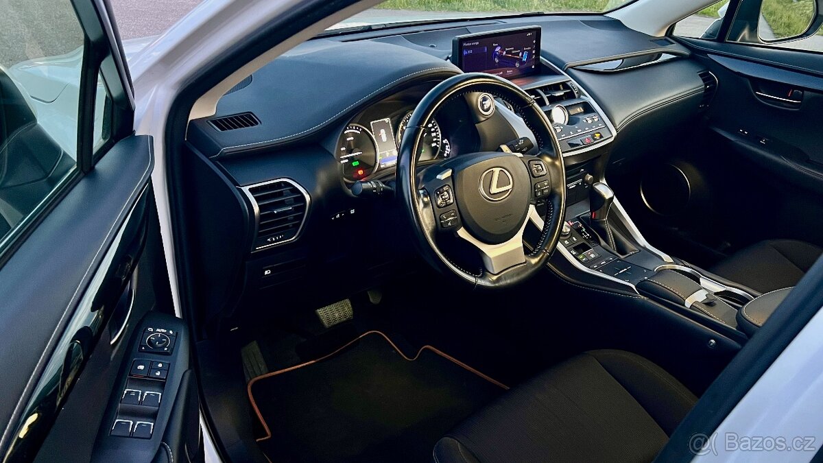 Lexus NX300h Hybrid m.2021 Perleť Navi Kamera Automat - 9